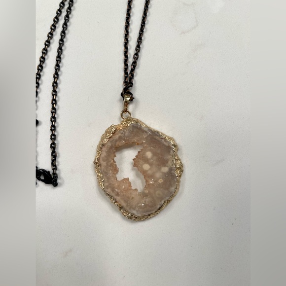 Gold Geode Pendant Necklace - Picture 2 of 5